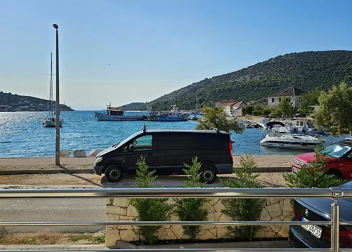 Beachfront Beauty * Vinišće