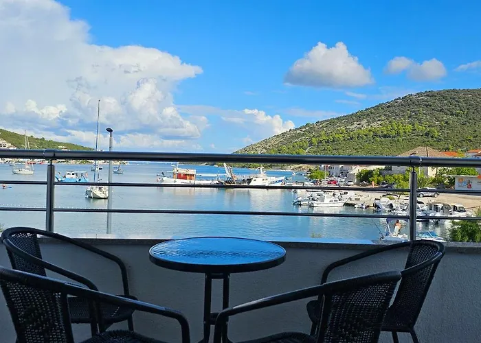 Beachfront Beauty * Vinišće