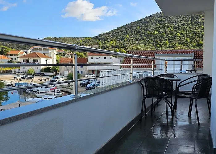 Beachfront Beauty * Vinišće