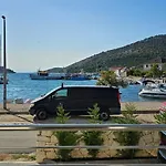 Beachfront Beauty * Vinišće
