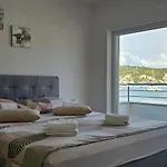 Beachfront Beauty Vinišće