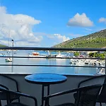 Beachfront Beauty * Vinišće