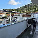 Beachfront Beauty * Vinišće