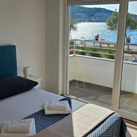Beachfront Beauty Apartment