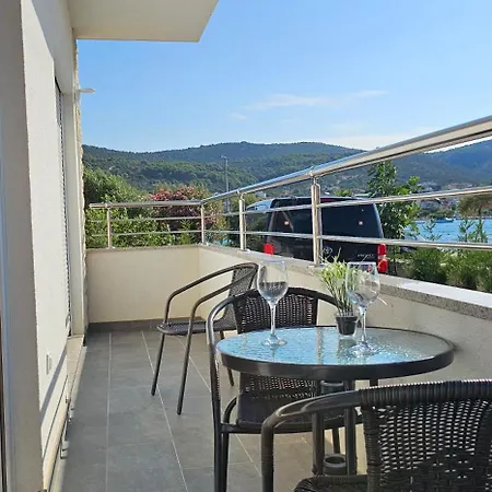 Beachfront Beauty Apartment
