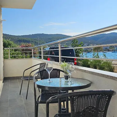 Beachfront Beauty Apartment *