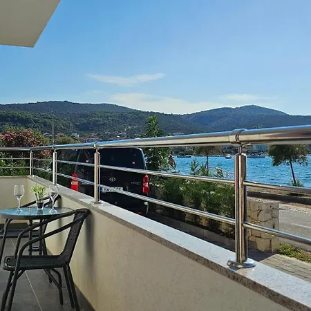 Apartment Beachfront Beauty