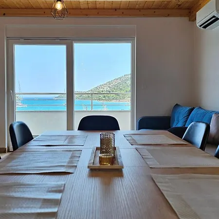 Beachfront Beauty 아파트 Vinišće