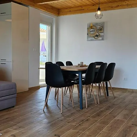Beachfront Beauty Apartment *