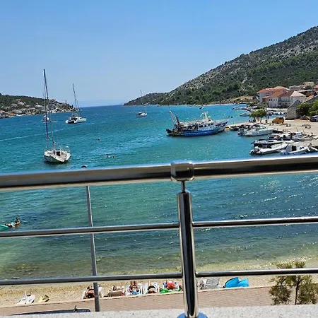 Beachfront Beauty Apartment Vinisce
