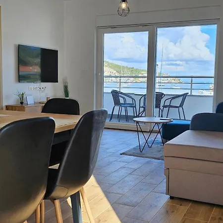 Beachfront Beauty Vinišće