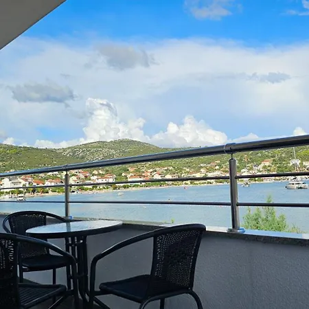 Beachfront Beauty Apartment *