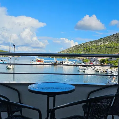 Beachfront Beauty * Vinišće