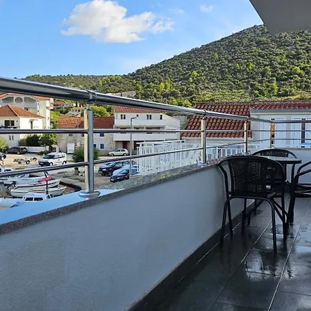 Beachfront Beauty * Vinišće